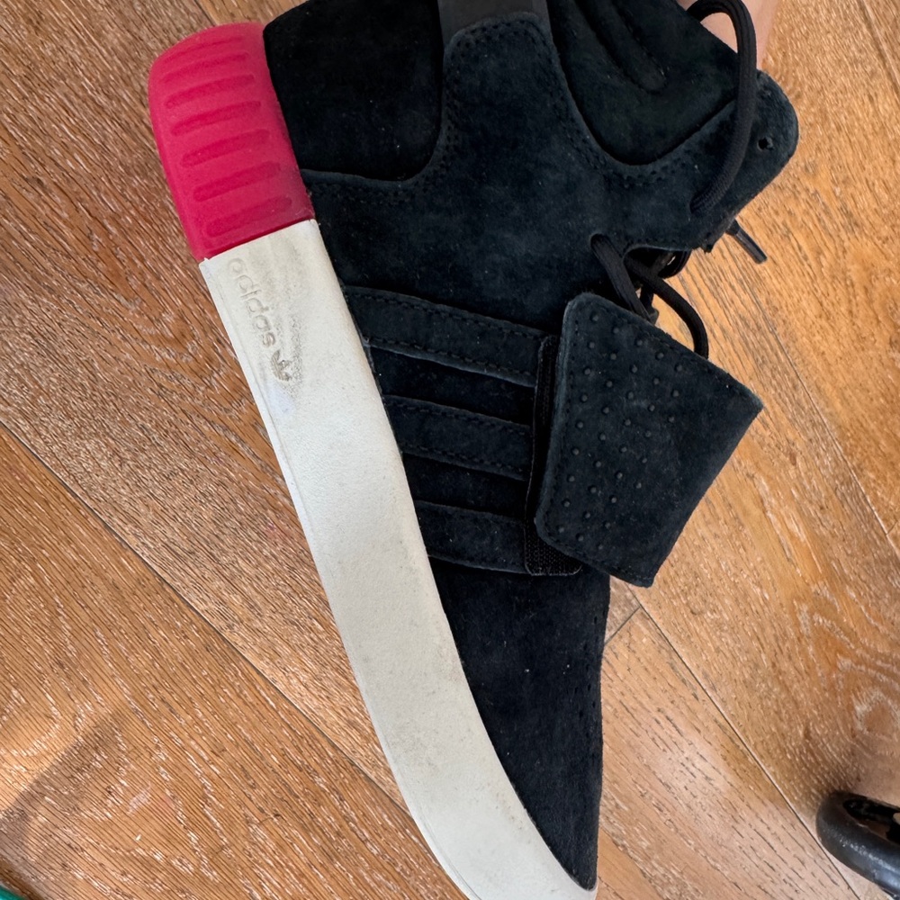 NWT adidas Women's Tubular Invader Strap Shoes Core Black/Black/Shock Pink us6